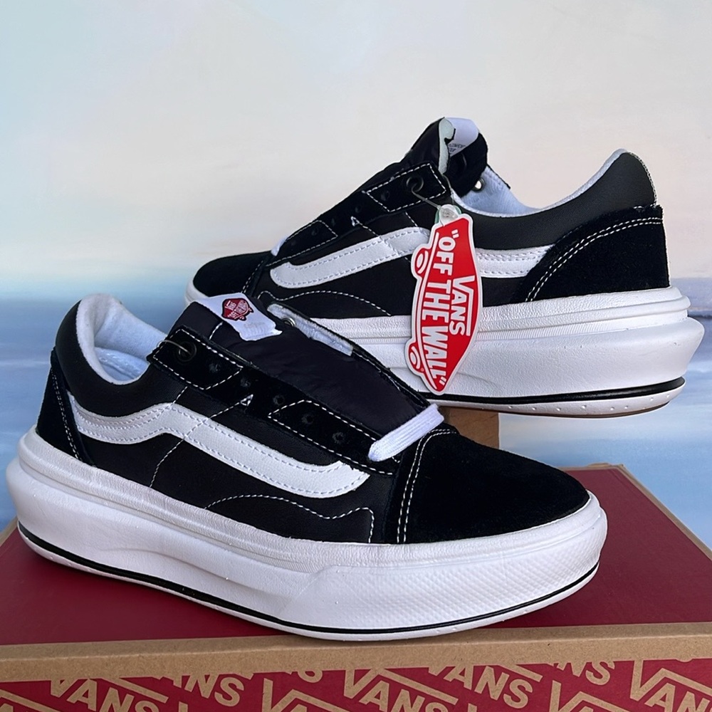 Vans WMNS Oid Skool Over
Black/White
VN0A7Q5EBA2
Sneakers Platforms - Picture 9 of 16